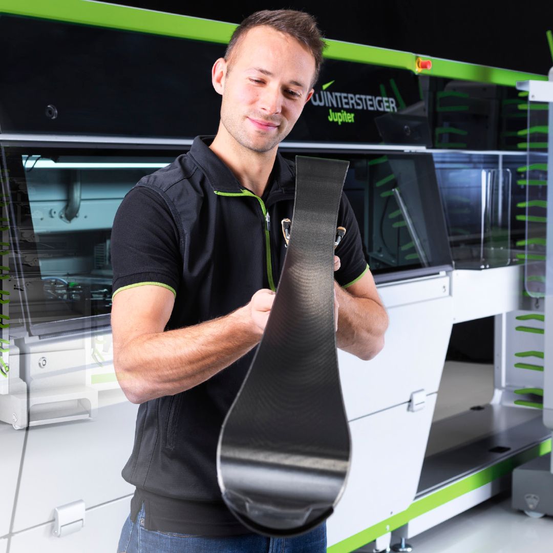 Ski's zijn net geslepen en gewaxt en klaar voor de wintersport