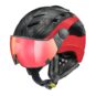 Carbon met rode CP skihelm op witte achergrond